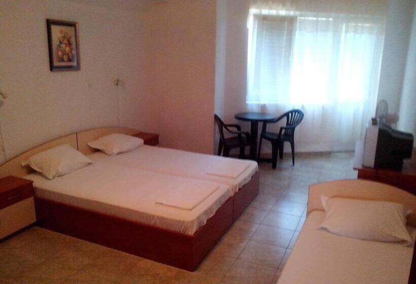 اتاق استاندارد سه نفره, Guest House Krasi