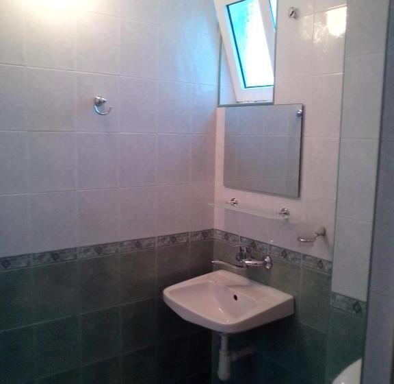 اتاق استاندارد سه نفره, Guest House Krasi