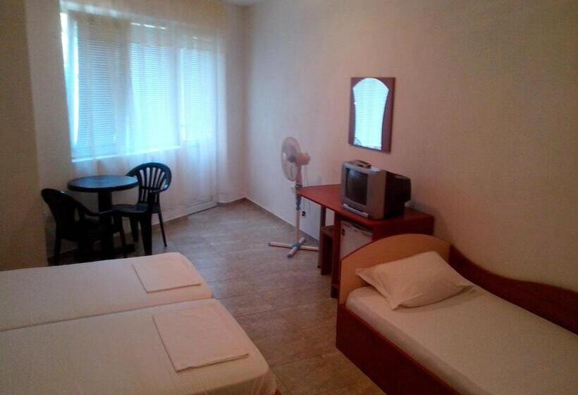 اتاق استاندارد سه نفره, Guest House Krasi