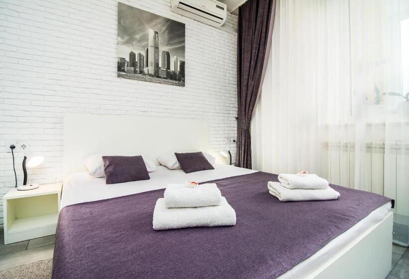 سوئیت با بالکن, Skyhome Mini