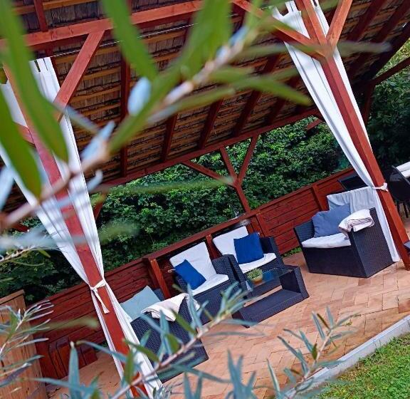 חדר משפחתי נוף לגינה, Malom Tó Vendégház Tapolca