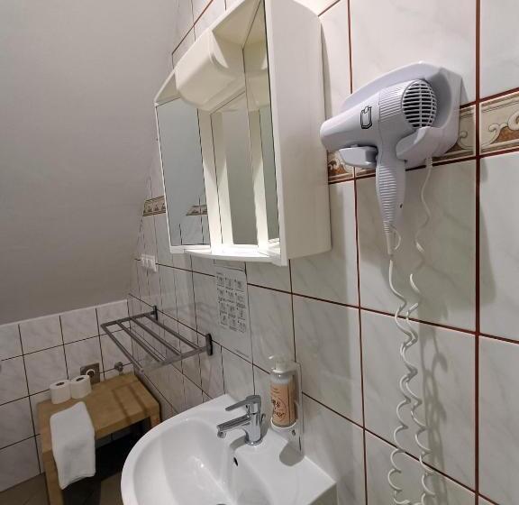 חדר משפחתי נוף לגינה, Malom Tó Vendégház Tapolca