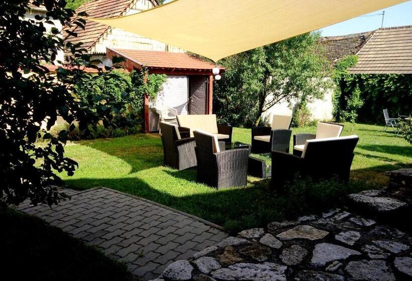 חדר אקונומי לשלושה, Malom Tó Vendégház Tapolca