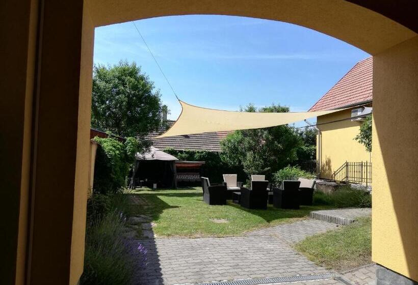 חדר אקונומי לשלושה, Malom Tó Vendégház Tapolca