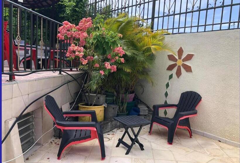 بنگله خانوادگی, Villa Labrousse