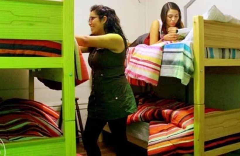 מיטה בחדר משותף, La Ruca