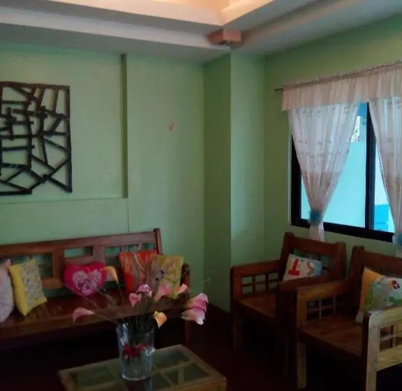 スタンダードバンガロー, Gomez Guest House