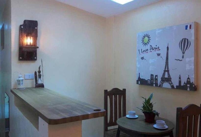 اتاق استاندارد سه نفره, Gomez Guest House