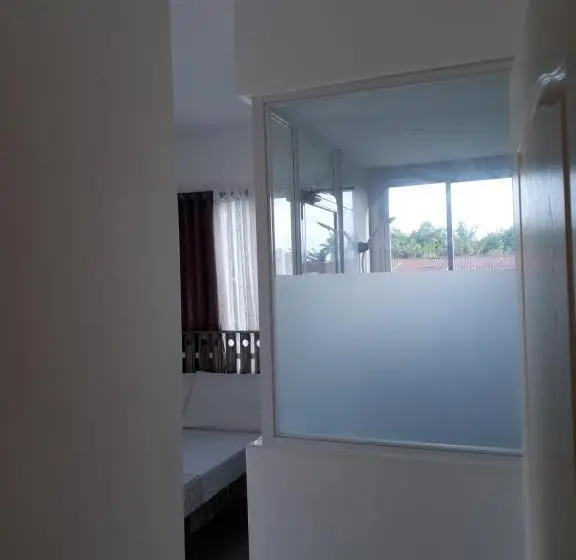 バルコニー付きスタンダードルーム, Gomez Guest House