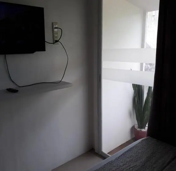 バルコニー付きスタンダードルーム, Gomez Guest House