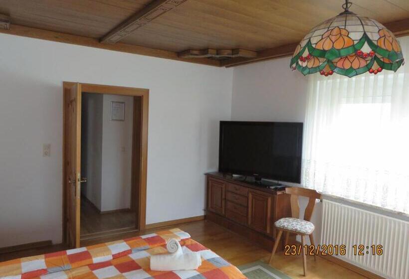 标准三人间, Haus Berta