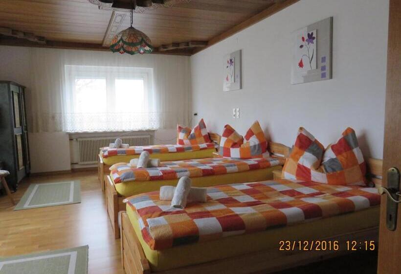 标准三人间, Haus Berta