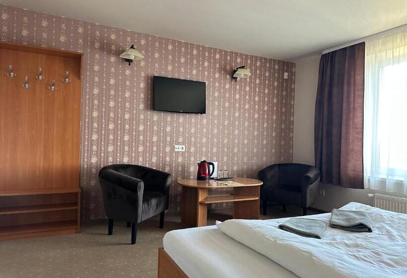 اتاق خانوادگی با سرویس بهداشتی مشترک, žilina