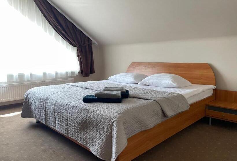 اتاق خانوادگی با سرویس بهداشتی مشترک, žilina