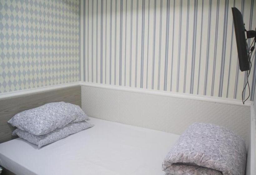 اتاق استاندارد یک نفره, K&b Hostel