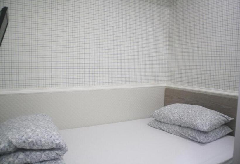 اتاق استاندارد یک نفره, K&b Hostel