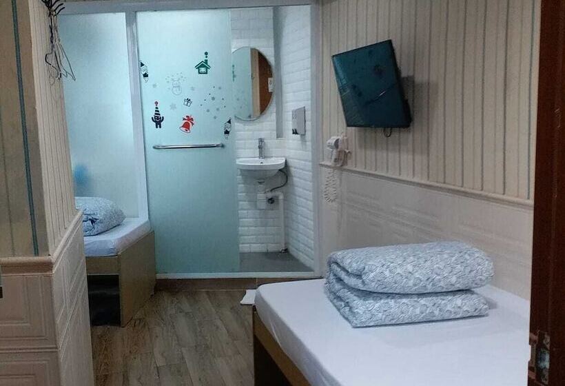 اتاق استاندارد سه نفره, K&b Hostel