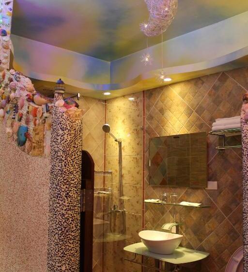 اتاق استاندارد, Hi Young Castle