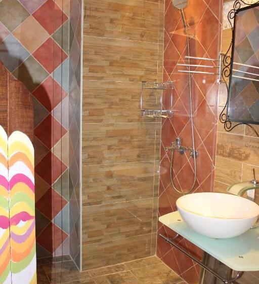 اتاق خانوادگی, Hi Young Castle