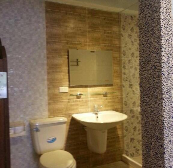 اتاق خانوادگی, Hi Young Castle