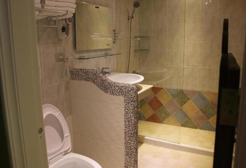 اتاق خانوادگی, Hi Young Castle