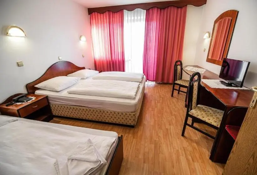 اتاق استاندارد سه تخته با بالکن, Guesthouse Leski Dvor