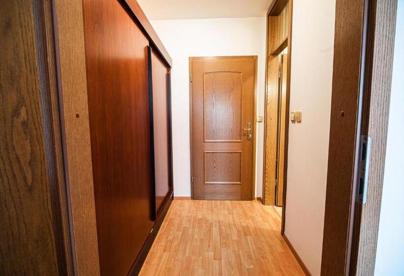 اتاق استاندارد سه تخته با بالکن, Guesthouse Leski Dvor