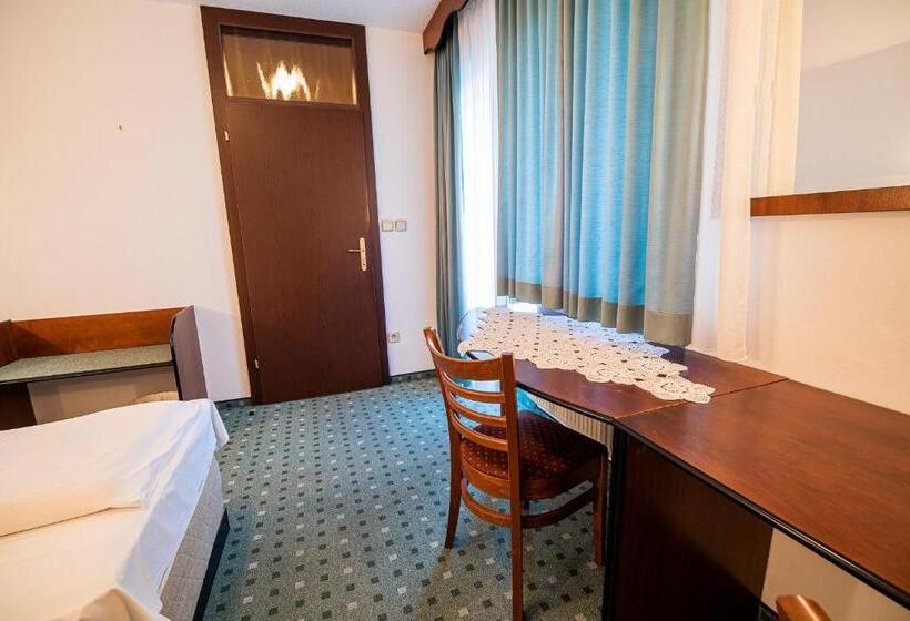 اتاق استاندارد با بالکن, Guesthouse Leski Dvor