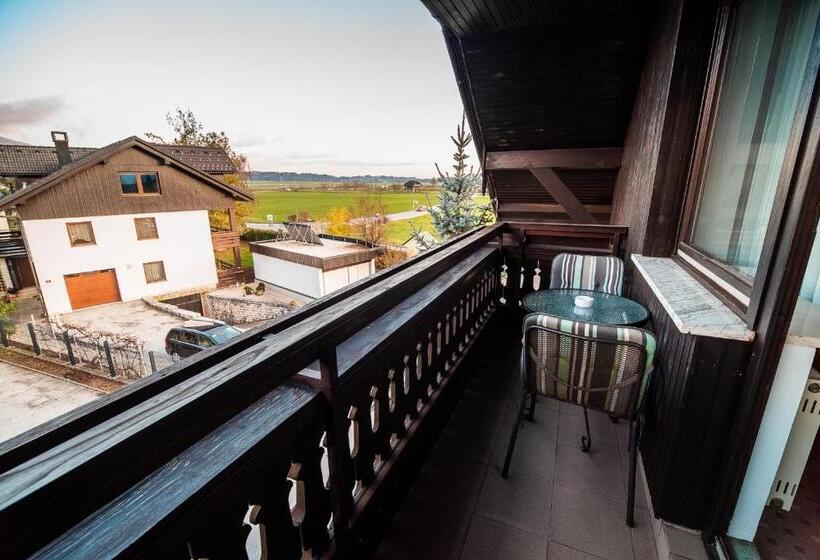 اتاق استاندارد با بالکن, Guesthouse Leski Dvor