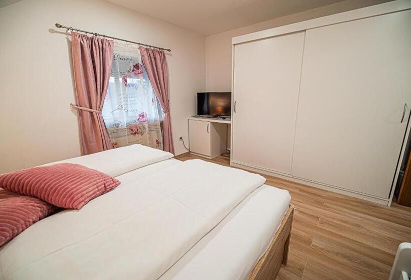 سوییت خانوادگی, Guesthouse Leski Dvor