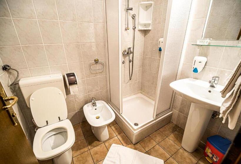 اتاق استاندارد سه تخته با بالکن, Guesthouse Leski Dvor