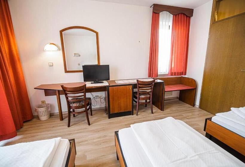 اتاق استاندارد سه تخته با بالکن, Guesthouse Leski Dvor