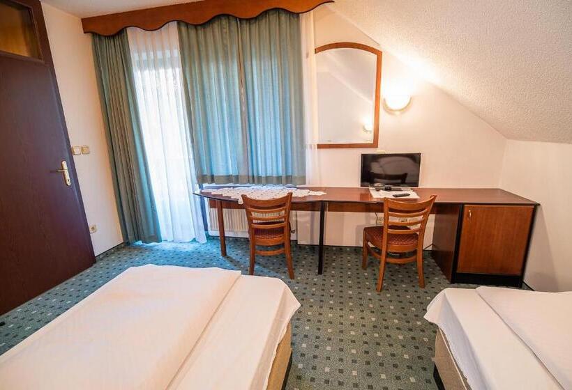 اتاق استاندارد با بالکن, Guesthouse Leski Dvor