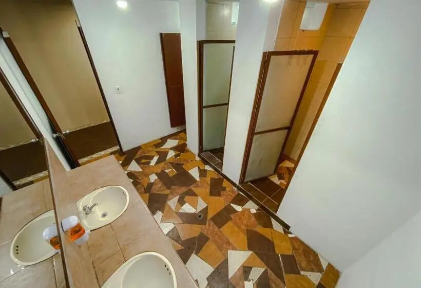 اتاق چهار تخته با دستشویی مشترک, Latacunga Hostel