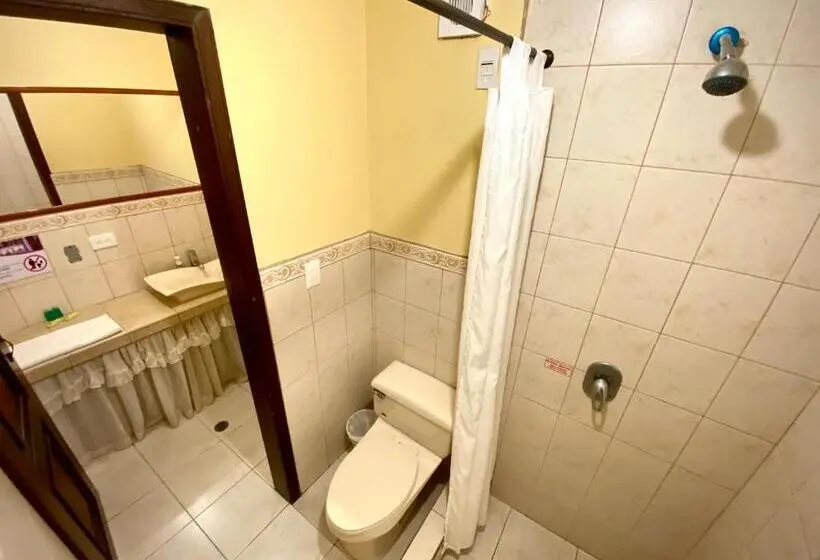 اتاق استاندارد یک نفره, Latacunga Hostel