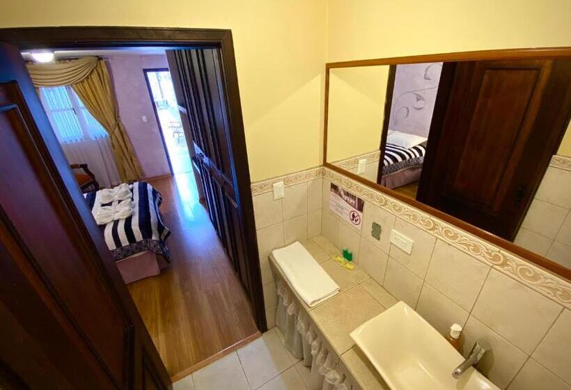 اتاق استاندارد یک نفره, Latacunga Hostel