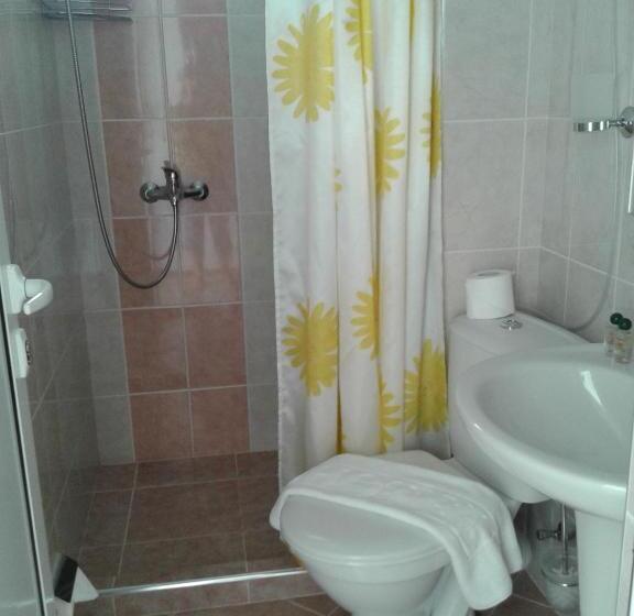 Escritório Estándar, Stephanovy Guest House