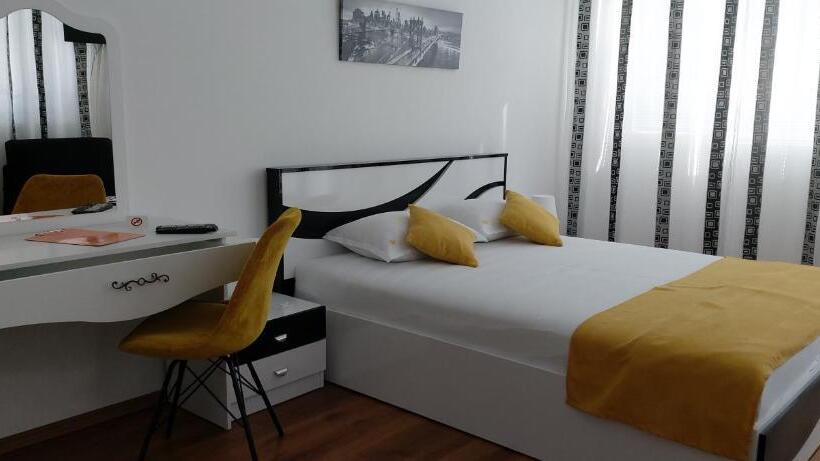 발코니 디럭스 룸, Stephanovy Guest House