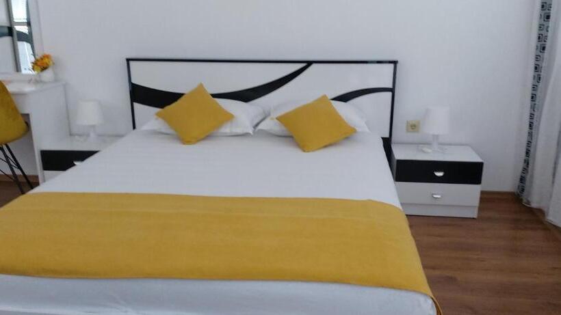 带阳台的豪华间, Stephanovy Guest House