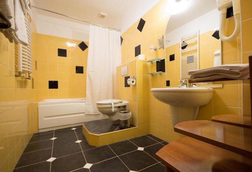 スーペリアースイート, Restaurant Pensiune Bucovina