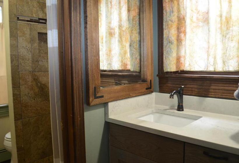 キングサイズベッドのスタンダードルーム, The Ouray Main Street Inn