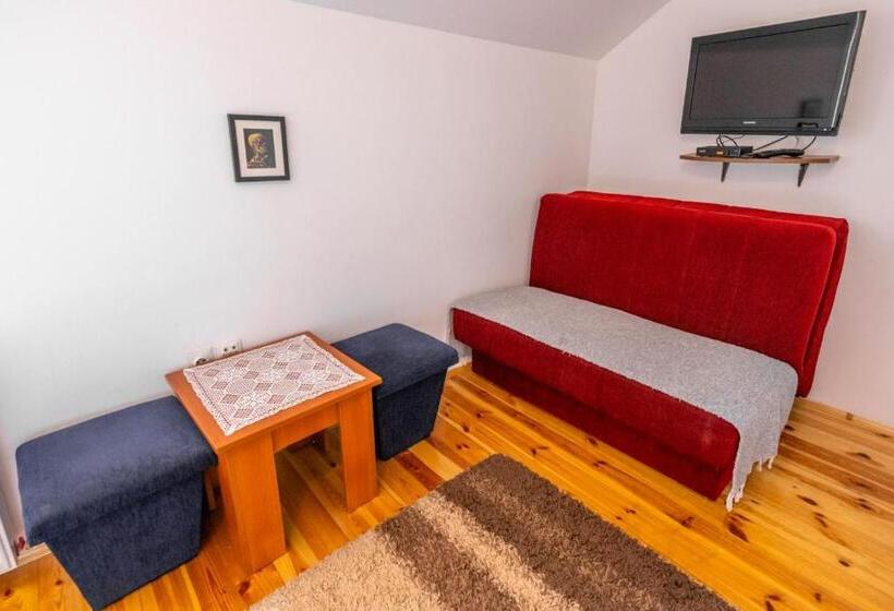 استودیوی استاندارد, Guesthouse Sandra