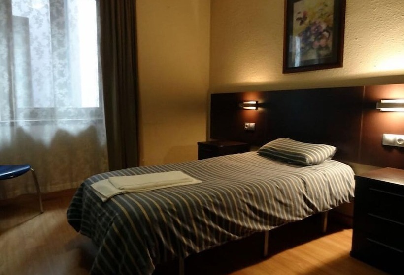اتاق استاندارد یک نفره, Hostal Cal Forner