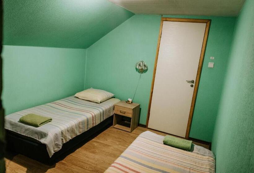 اتاق استاندارد سه نفره, Viesu Nams Pupa