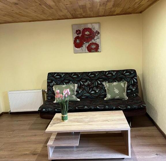 سوییت خانوادگی, Viesu Nams Pupa