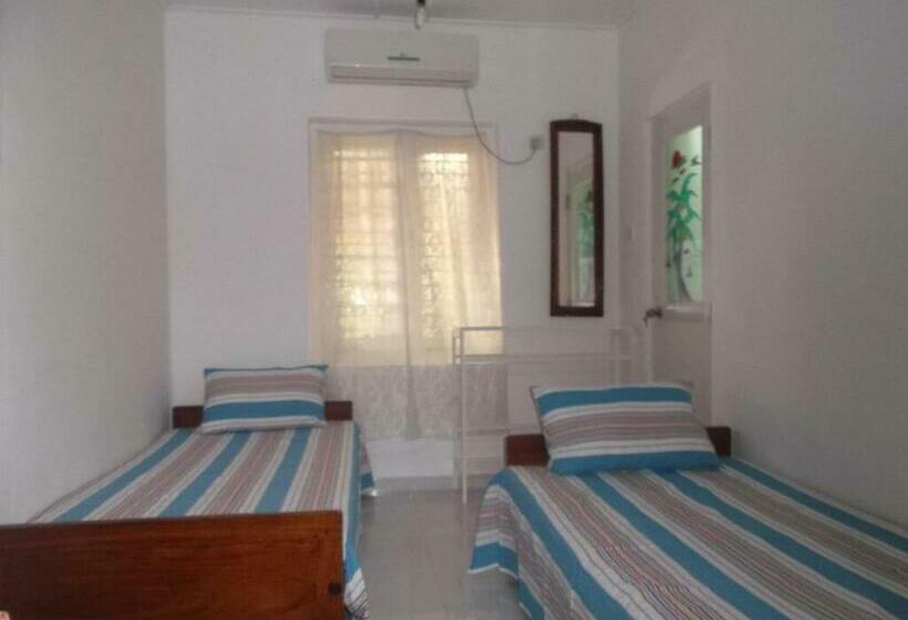 Вилла 3 Спальни, Villa 49 Hotel Beds  Hikkaduwa
