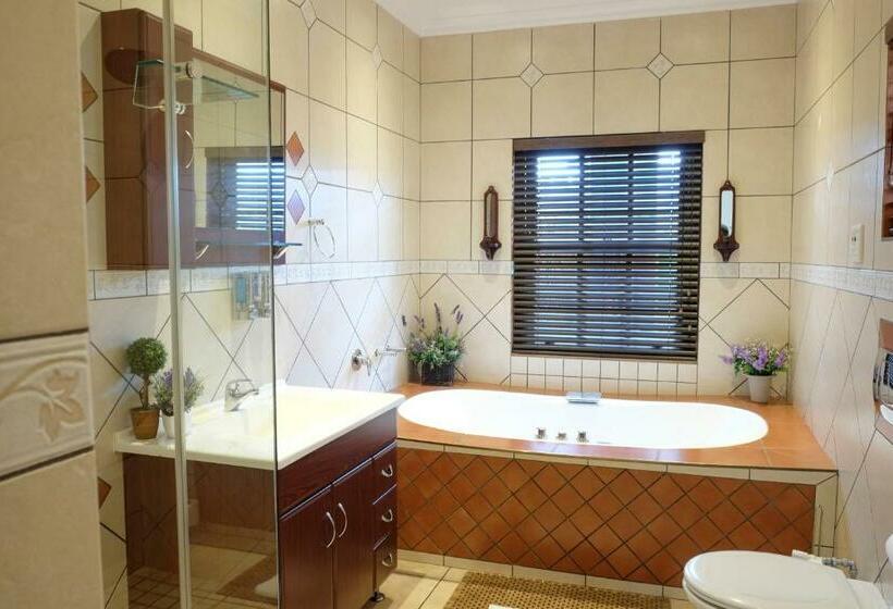 이그제큐티브 스위트, Waterkloof Guest House