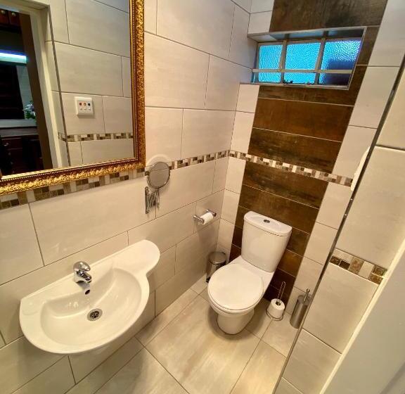 带大床的套房, Waterkloof Guest House