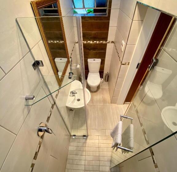 스위트 킹사이즈 침대, Waterkloof Guest House