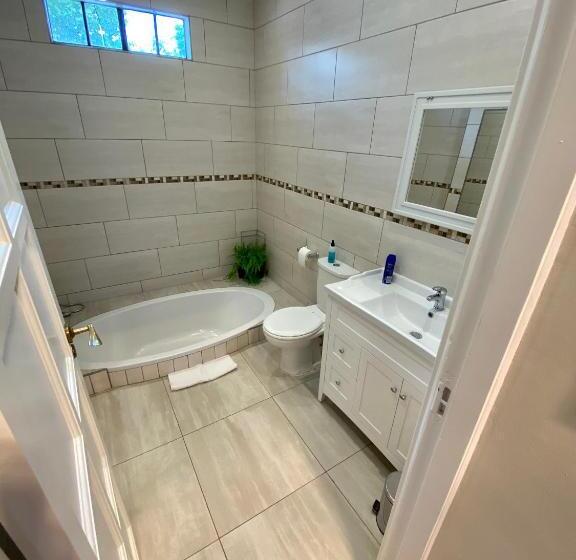 带大床的套房, Waterkloof Guest House